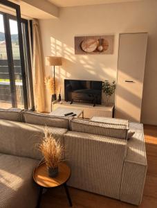 Moderný apartmán v centre Banskej Bystrice so súkromnou terasou a parkovaním