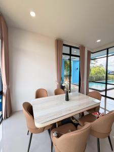 The luxe hotel