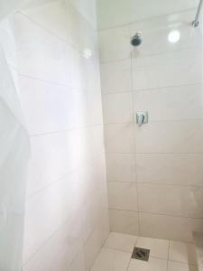 A Room w Private Bathroom in St James