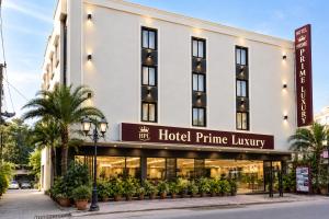 Hotel The Luxury Delhi Airport