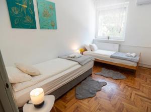 15min to Beach - Central Apt with Garage & Balcony