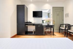A&EM - The Petit Hotel