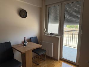 Goldie Apartment