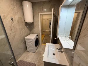 Goldie Apartment