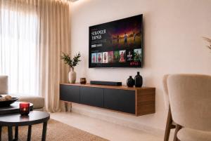 Les Princesses l 2 Smart TVs l AC l Balcony