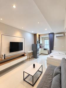 Luxury Sunrise Apartment Central - Premium Pool and Gym