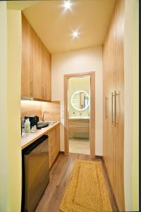 49 Evrou Street -Near Metro & Hospitals N2