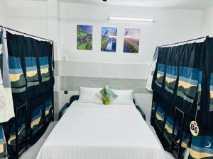 ALOHA SAIGON HOSTEL - Less-touristy location, Spacious rooms, Bathroom with a glass partition, airport - train station proximity
