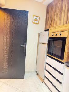 Apartment with Balcony, Free Airport Shuttle and Parking