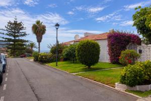 CHALET ADOSADO CON TERRAZA Y AZOTEA