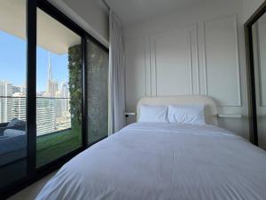 Luxury 2 Beds - Burj and canal view - Huge Balcony