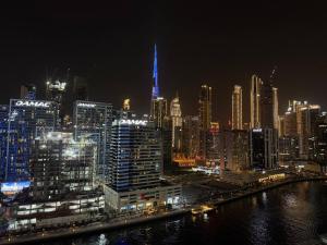 Luxury 2 Beds - Burj and canal view - Huge Balcony