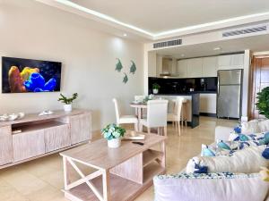 Beautiful apartment with terrace and bay view