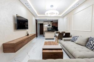 Modern, sea-facing residence, prime location
