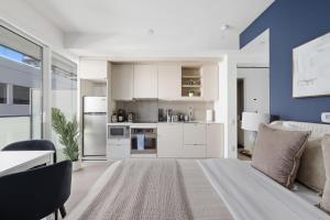 Premium Central Studio Apartment Walk to CNTower