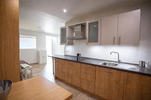 CHALET ADOSADO CON TERRAZA Y AZOTEA