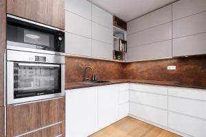 Family Apartment Near City with Garage & Balcony