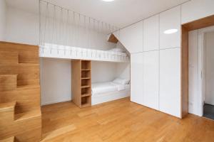 Family Apartment Near City with Garage & Balcony
