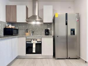 Stylish Apartment with Pool Near Hard Rock