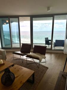 LUXURY apartment in Trump Tower, oceanfront
