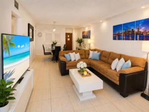 Oceanfront Condo - Ocean Views, Pool, Gym Hollywood Beach
