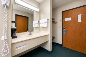 Days Inn by Wyndham Battlefield RdHwy 65