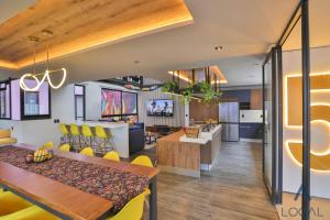 Apartment with exterior balcony 209