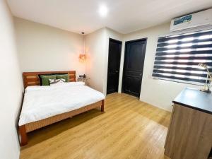City Center 2BR Home near airport with Pool Access