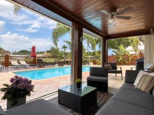 3 Bedroom Pool Home for 6 with AC near Fort Lauderdale Beach