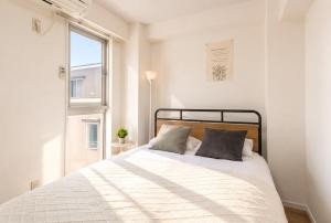 -Tokyo mirai 5F- Just 5 minutes and one stop to Shinjuku Station! An 8-minute walk from Higashi-Nakano Station