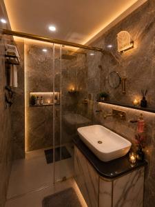 Hotel Kashi Crown