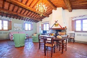 Francigena Apartments with Shared Pool and Private Garden