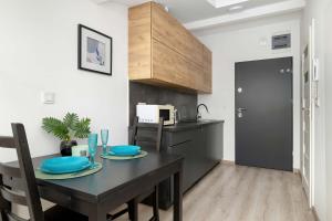 Cosy Studio with Air Conditioning by Noclegi Renters