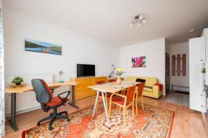 Wola Banderii Homely Apartment by BookingHost