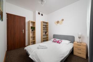 Wola Banderii Homely Apartment by BookingHost