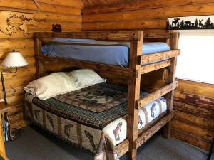 Family-Friendly Log Cabin with a Deck near Cook Inlet, Alaska