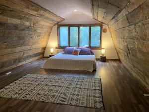 Charming Glamping Cabin with Creekside Retreat Near Mars Hill, North Carolina