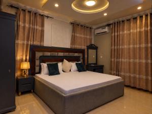 Spacious 3BR Apartment with Pool
