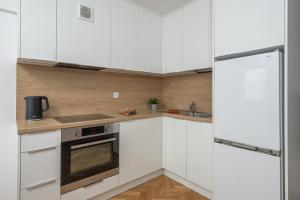 Lumina I 2BR Apart with Balcony I near Arkadia Mall