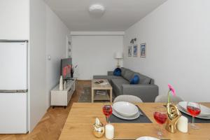 Lumina I 2BR Apart with Balcony I near Arkadia Mall