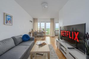 Lumina I 2BR Apart with Balcony I near Arkadia Mall