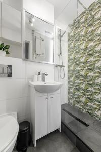 Lumina I 2BR Apart with Balcony I near Arkadia Mall