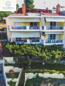 EverBlue Suites - Halkidiki Beachfront