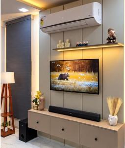 Elara Homes Movie Night Sunset Views Wi-Fi