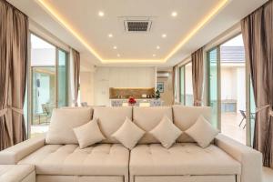 Luxurious 4-Bedroom Pool Villa with Best Mountain Views