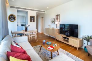 Horizon 304 1BR beachfront, pool