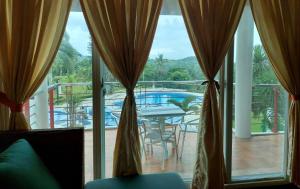 Lakeview suites condo