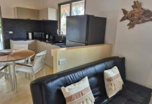 Manna Beach- 2 Bedrooms Beach access Villa