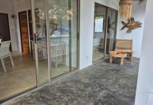 Manna Beach- 2 Bedrooms Beach access Villa