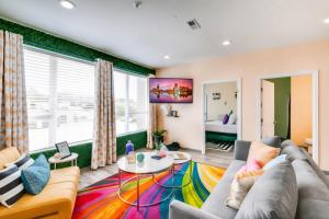 New 4 Bedroom Apt near DT Walk to restaurants